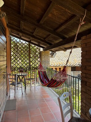 Outdoor dining - Bracciano Lake Farmhouse - Room Viola (Lazio)