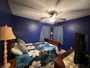 3 camere, una scrivania, ferro/asse da stiro, culla da viaggio