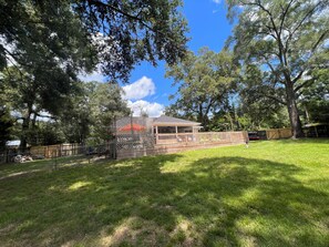 Property grounds - Perfect HAVEN paradise! Location, fenced, handicapped,Kayaks,Pets, Dive and kids (High Springs)