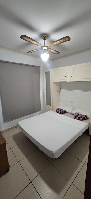 3 chambres, fer et planche à repasser, lit parapluie, Wi-Fi gratuit