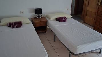 3 slaapkamers, een strijkplank/strijkijzer, reisbedje, gratis wifi