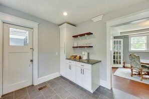 Interior - 3-bed Historic home minutes to EverBank Stadium in Springfield  (Jacksonville)