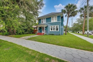 Exterior - 3-bed Historic home minutes to EverBank Stadium in Springfield  (Jacksonville)