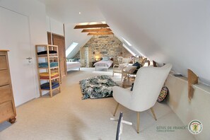 4 slaapkamers, een strijkplank/strijkijzer, gratis wifi, beddengoed