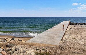 Platja a a prop i pesca 