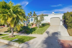 Exterior - Cozy Beach Studio – Sleeps 2, Walk to Ocean (San Diego)