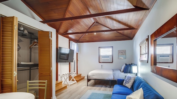 Interior - Cozy Beach Studio – Sleeps 2, Walk to Ocean (San Diego)