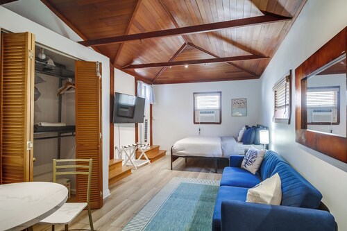 Cozy Beach Studio – Sleeps 2, Walk to Ocean
