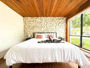 5 bedrooms, iron/ironing board