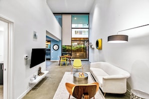 City Apartment | Living area