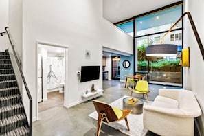 City Apartment | Living area