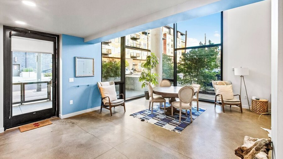 Airy and Open Corner Loft - 92 Walkscore
