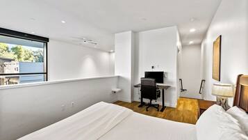 Apartament clàssic | 1 dormitori, escriptori, planxa i posts de planxar i wifi gratuïta