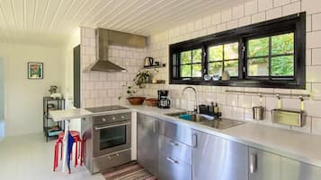 Fridge, oven, coffee/tea maker