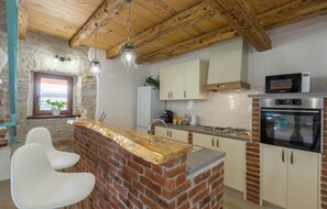 Kühlschrank, Mikrowelle, Herdplatte, Geschirrspüler