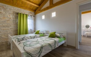 3 bedrooms, free WiFi, bed sheets