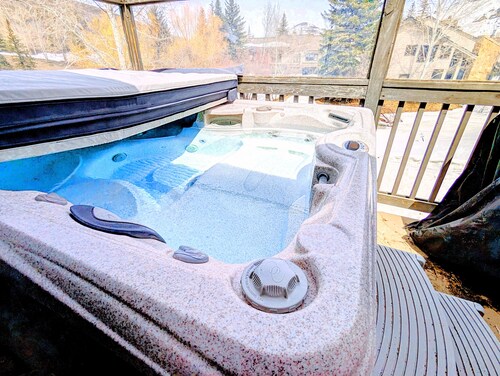 Large Kids Den! Huge 4BR Deer Valley Private Hot Tub & near Main St Park City