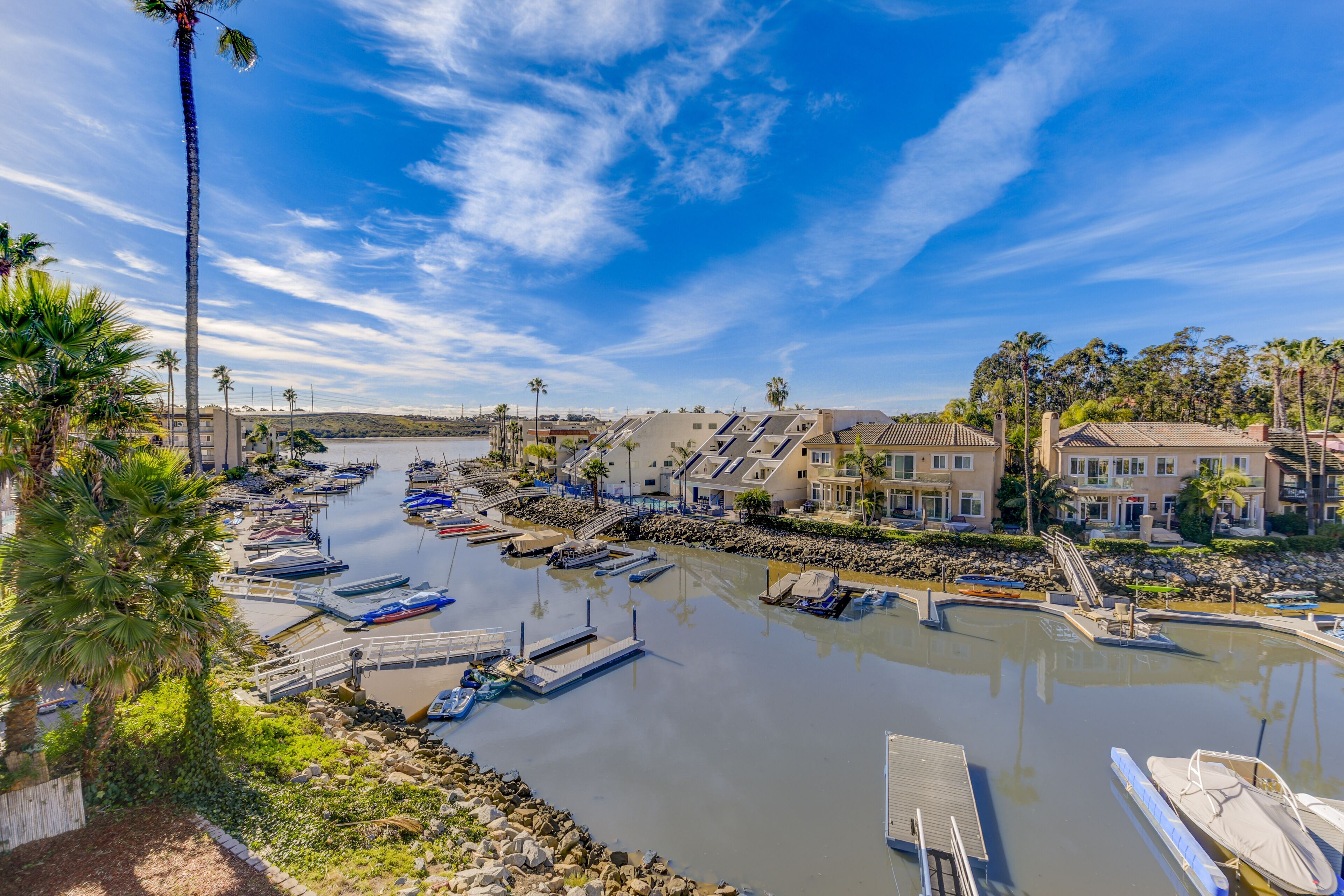 WATERFRONT Luxury condo with VIEWS, boat dock and private deck