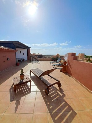 Terrace/patio - Sunset Ático a 5 Minutos del Parque Natural Dunas de Corralejo y Grandes Playas! (Corralejo)