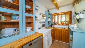 Frigorifero, forno, piano cottura, lavastoviglie