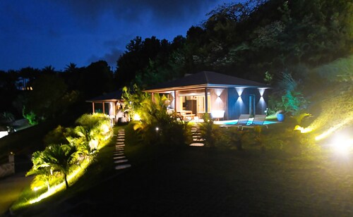 Lodge with panoramic views of the Caribbean Sea