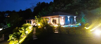 Lodge with panoramic views of the Caribbean Sea