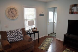 智能电视、DVD 播放器、乒乓球