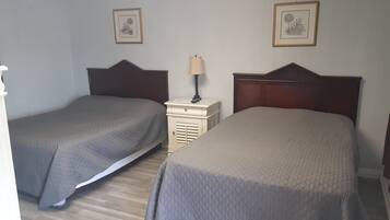 Standard Single Room, 2 Double Beds | Free WiFi