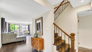 Interior - 9 BR Modern Ranch House with Beach House Resort (Las Vegas)
