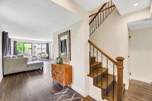 Interior - 9 BR Modern Ranch House with Beach House Resort (Las Vegas)