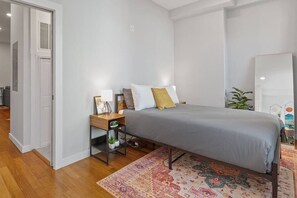 1 habitación, escritorio, tabla de planchar con plancha y wifi gratis 