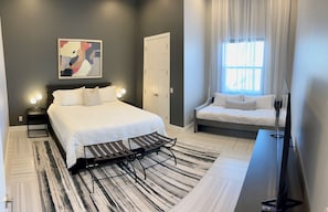 4 Schlafzimmer, Schreibtisch, Bügeleisen/Bügelbrett, Reisekinderbett