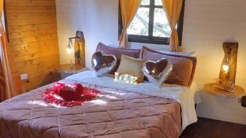 2 bedrooms, desk, free WiFi, bed sheets