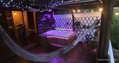 El Diamante Magic night cabin with jacuzzi and fireplace in Sta Elena