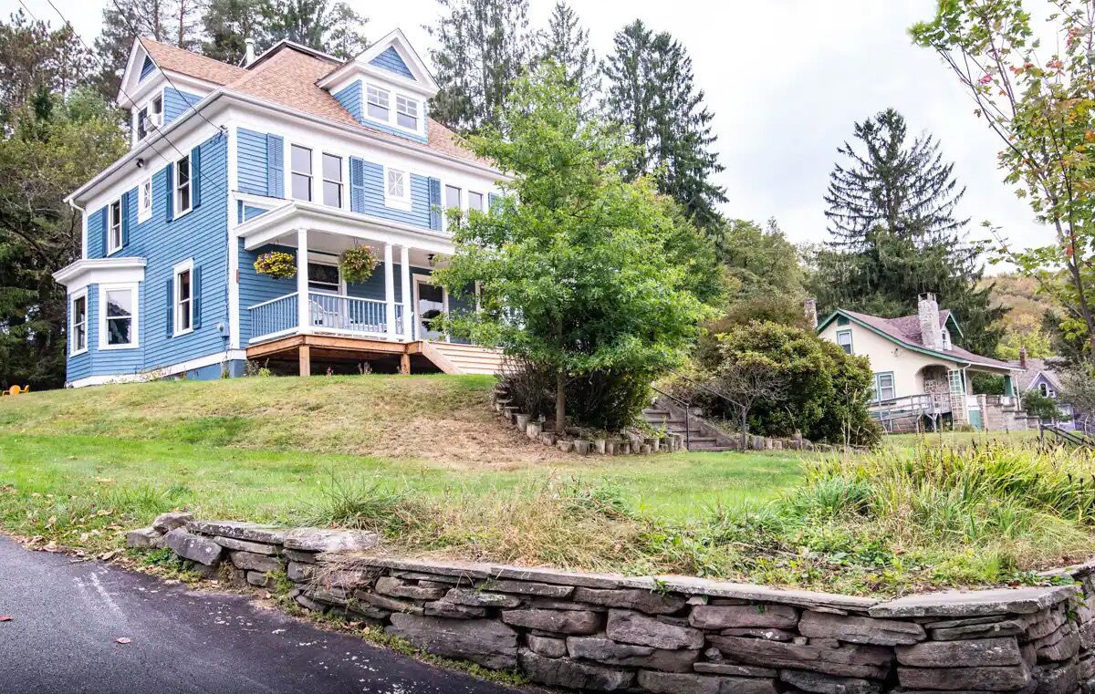 Delaware Valley getaway with wood stove and hot tub