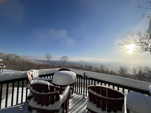 Slopeside 3-level Townhouse at the Top of Trailside Village -Okemo Mountain