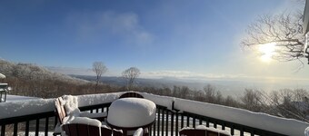 Slopeside 3-level Townhouse at the Top of Trailside Village -Okemo Mountain