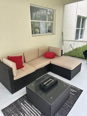 Terrace/patio - Enjoy this luxury 3bedroom 2 1/2 bathroom (Coral Springs)