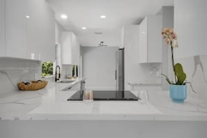 Private kitchen - Enjoy this luxury 3bedroom 2 1/2 bathroom (Coral Springs)