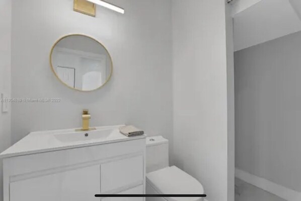 Bathroom - Enjoy this luxury 3bedroom 2 1/2 bathroom (Coral Springs)