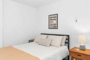 Classic Apartment | 3 bedrooms, desk, iron/ironing board, free WiFi - Golden Gardens Getaway Beach Waterfront (Seattle)