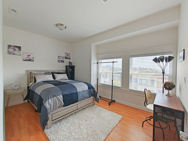 A bedroom with a bed, a desk, a chair, a globe, and a window with blinds. - 9 - Peaceful & Spacious 4B2B Upper Unit near FW (Daly City)