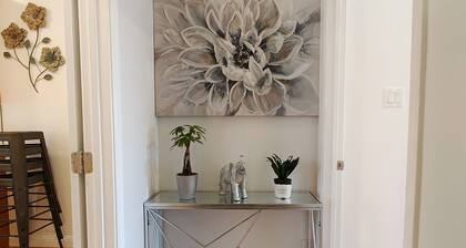 9 - Peaceful & Spacious 4B2B Upper Unit near FW