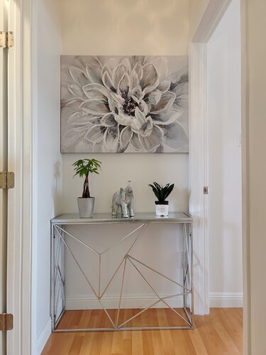 9 - Peaceful & Spacious 4B2B Upper Unit near FW