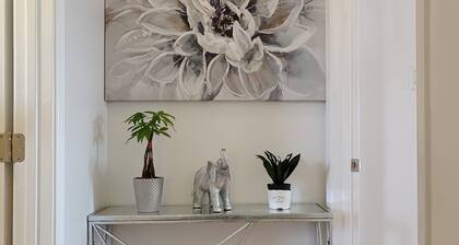 9 - Peaceful & Spacious 4B2B Upper Unit near FW