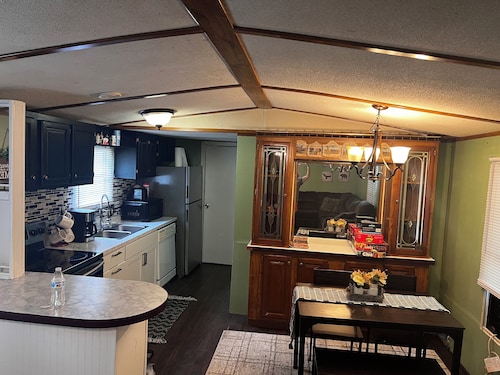 Great place to hit the trails! Quiet place 3 BR, Close to HM trailsLogan County!