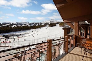 Property grounds - Ski in/out and relax in comfort all day at Peak 7 (Breckenridge)