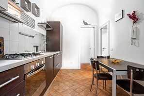 Mikrowelle, Ofen, Herdplatte, Geschirrspüler