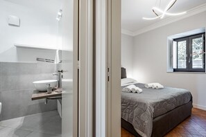 2 habitaciones, tabla de planchar con plancha, wifi y ropa de cama 