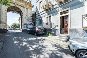 Exterior - GuestHost - Zurria Elegant Apartment with Exclusive Garden (Catania)